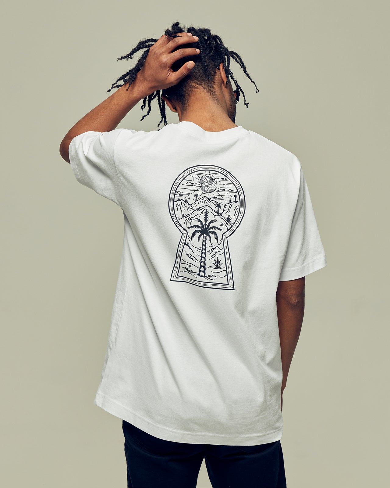 THROUGH THE KEYHOLE oversized organic cotton unisex t-shirt