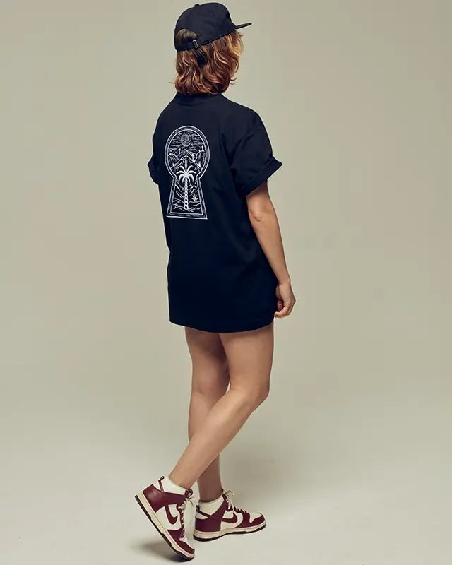 THROUGH THE KEYHOLE oversized organic cotton unisex t-shirt