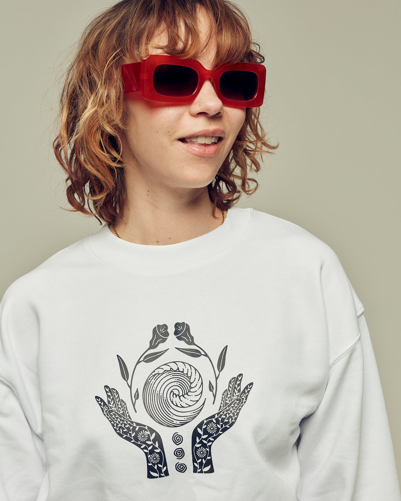 HAND & FLOWERS women's cropped crew neck sweatshirt