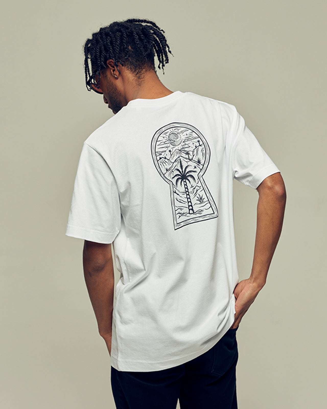 THROUGH THE KEYHOLE oversized organic cotton unisex t-shirt