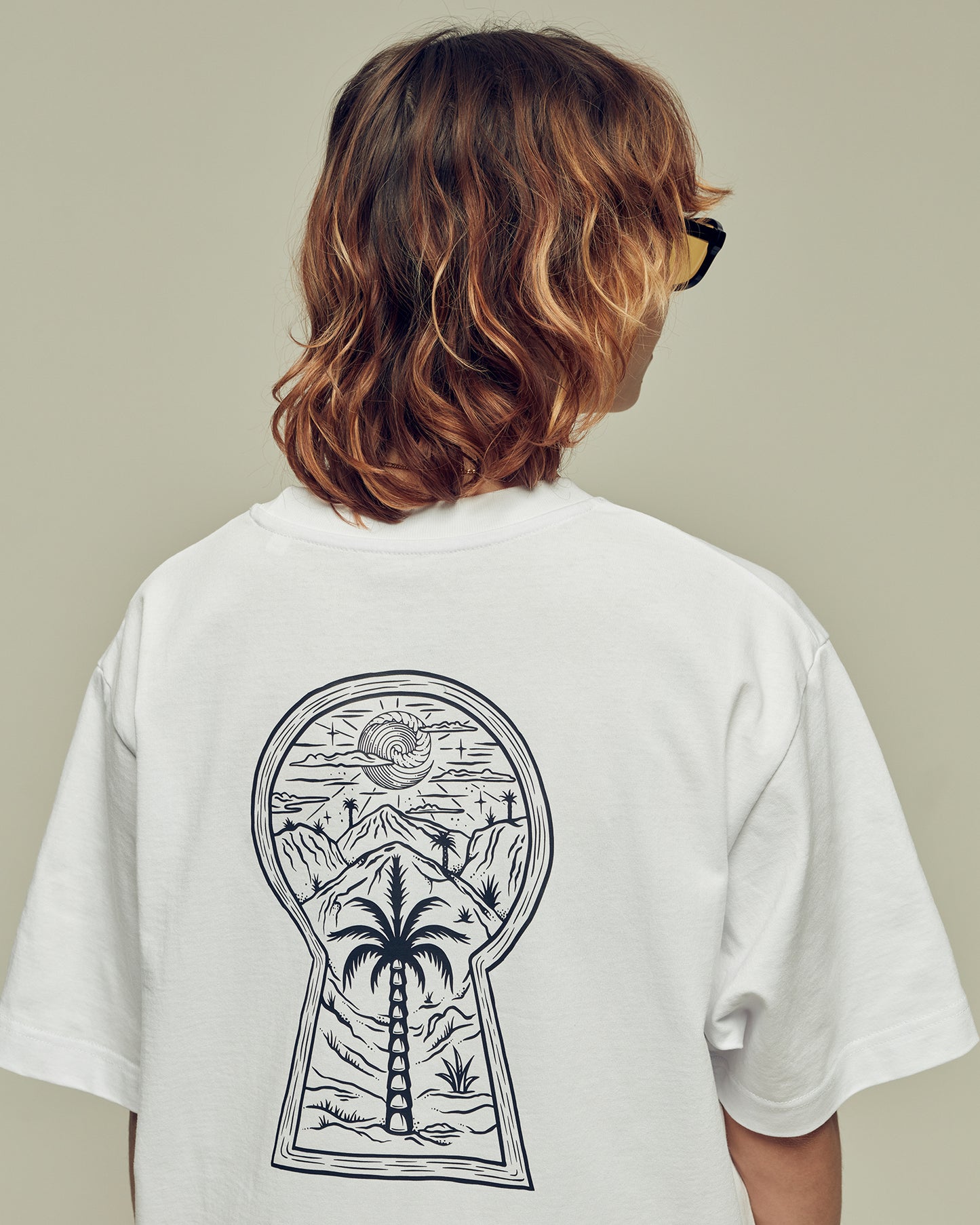 THROUGH THE KEYHOLE oversized organic cotton unisex t-shirt